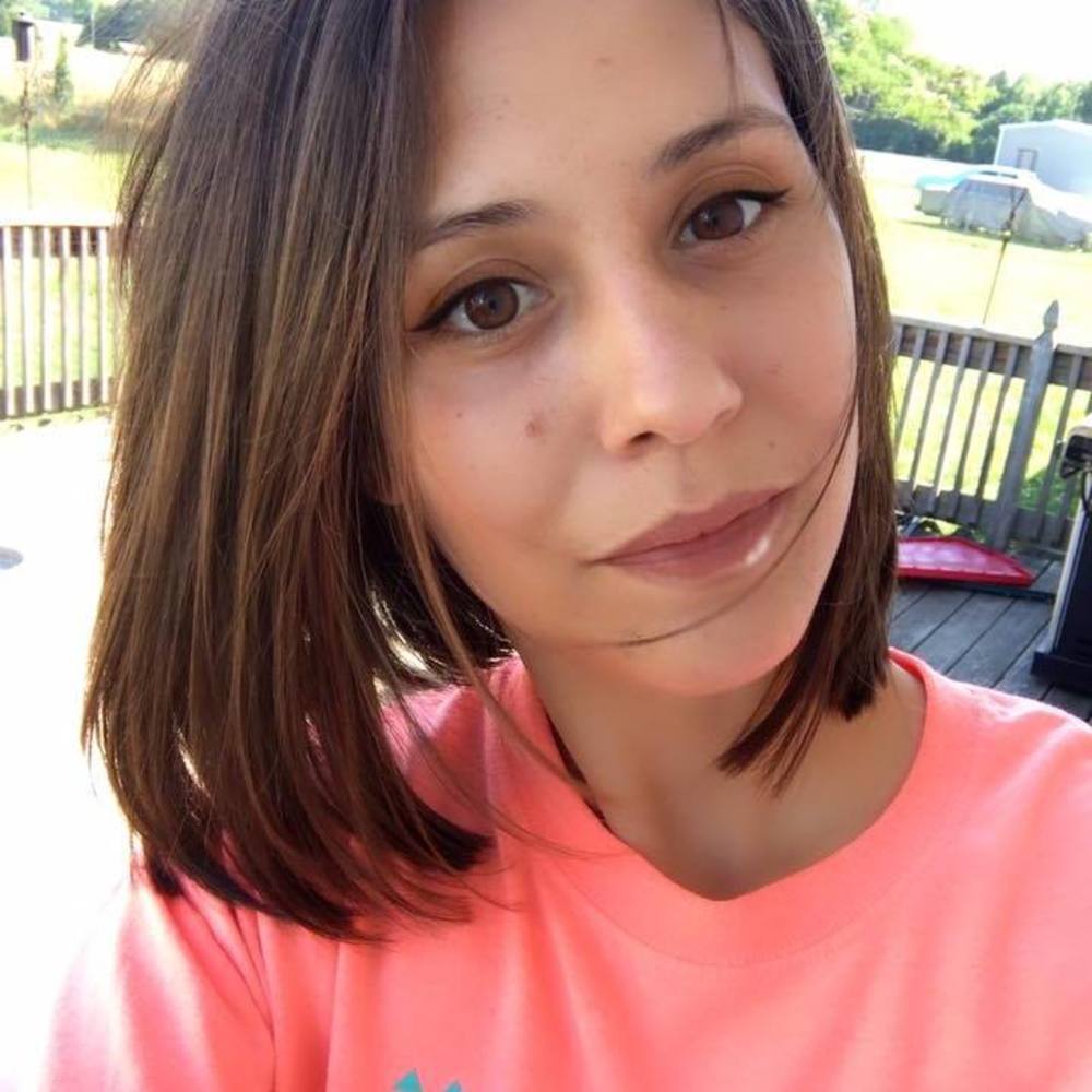 Meet your Posher’s , Lisa and Mia 💜